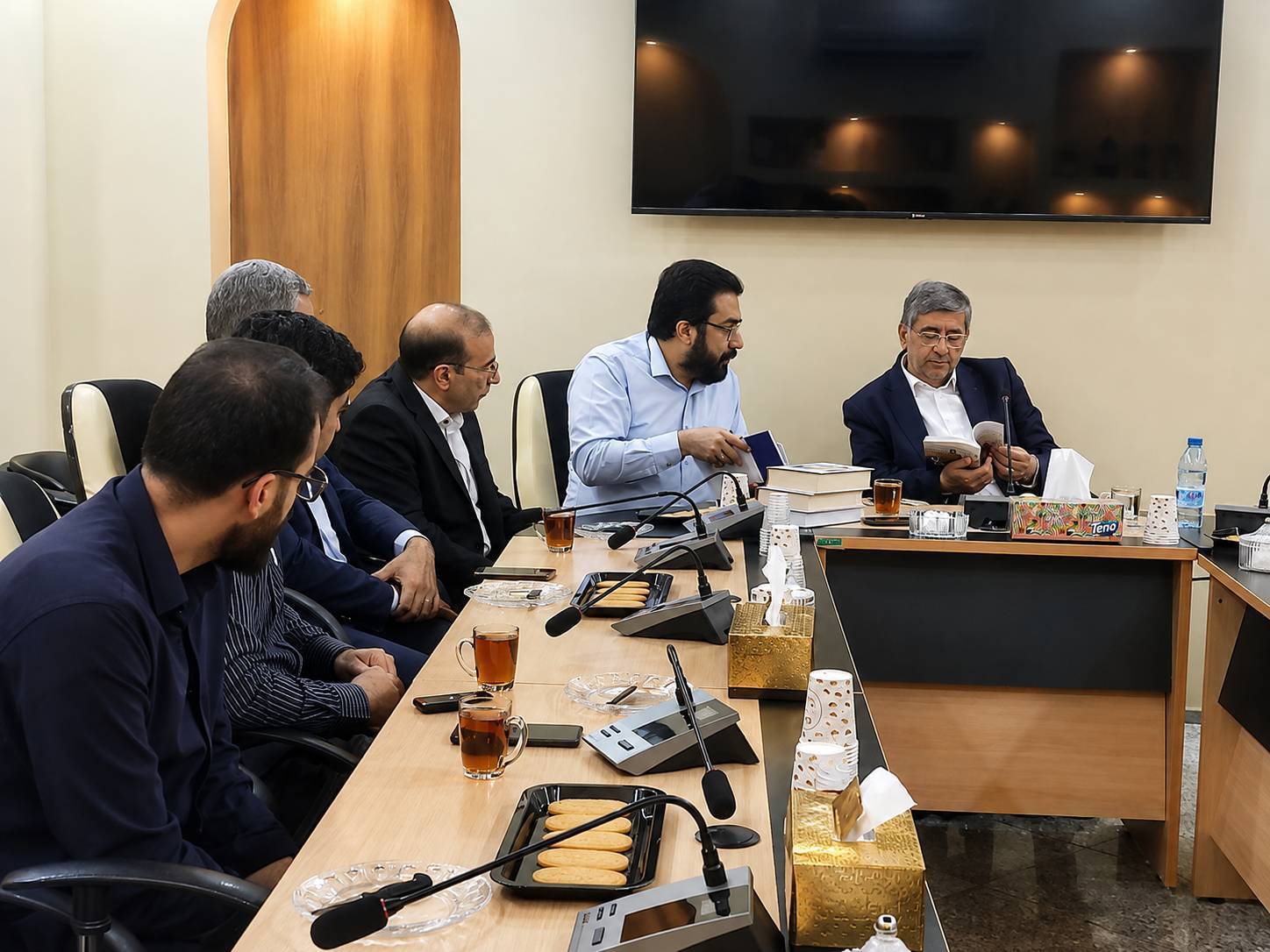 نشست استاندار لرستان با مسئولان حوزه هنری استان