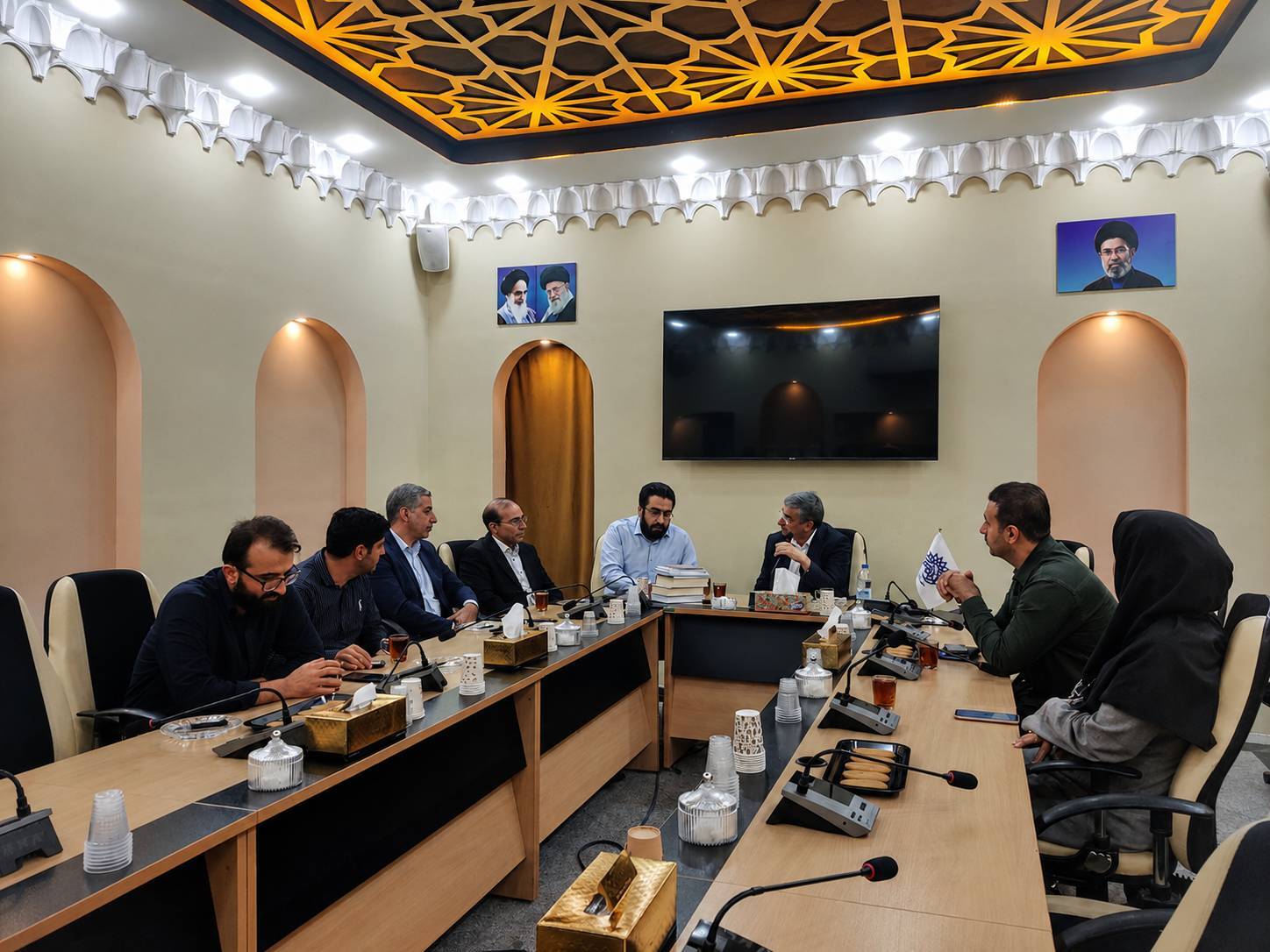 نشست استاندار لرستان با مسئولان حوزه هنری استان